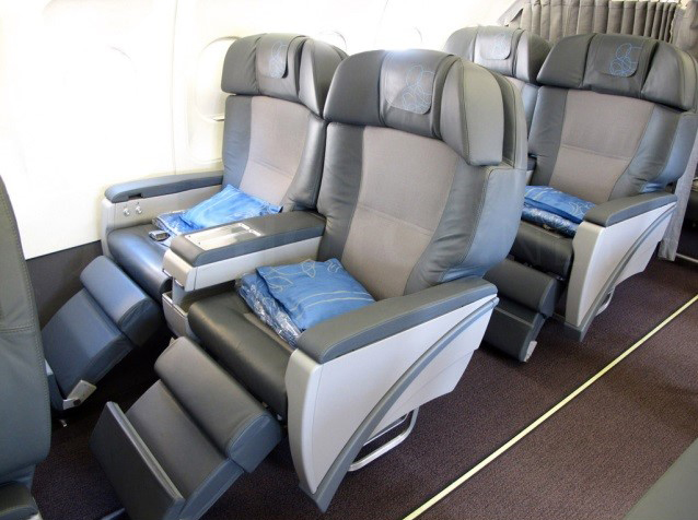 Типовое сидение (standard) бизнес-класса на борту авиалайнеров Airbus A319 Business Club