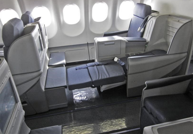 Типовое сидение (standard) бизнес-класса на борту авиалайнеров Boeing 777-200LR, Boeing 737-700, Boeing 737-800