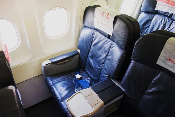 Типовое сидение (standard) бизнес-класса на борту авиалайнеров Airbus A320